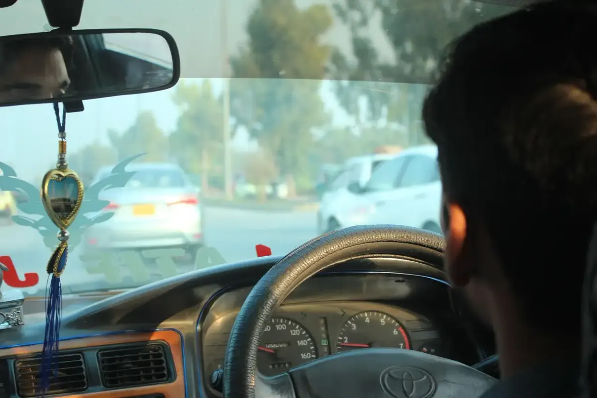 Autoscheibe reparieren: Professionelle Steinschlagreparatur