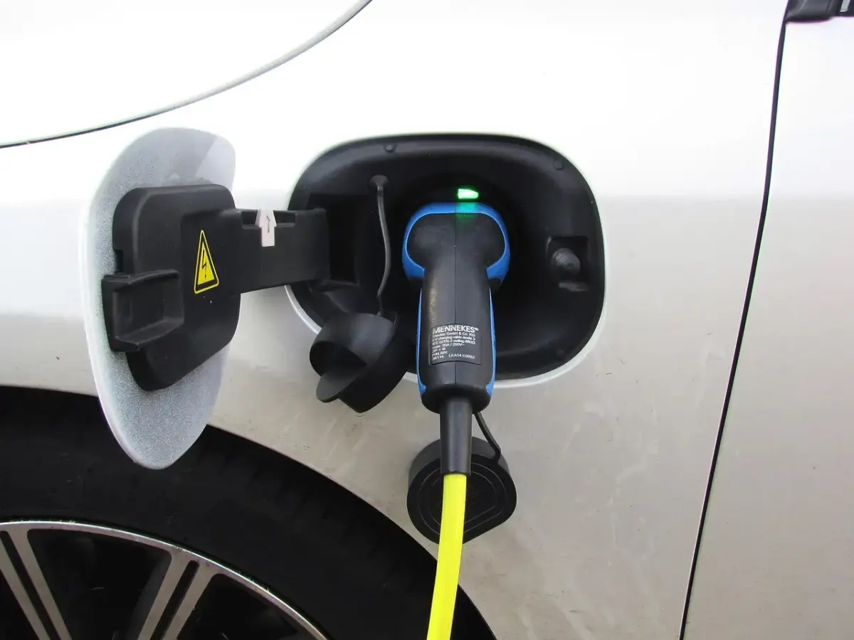 Wenig Nachfrage bei gebrauchten E-Autos: Was das für dein Verkaufsangebot bedeutet